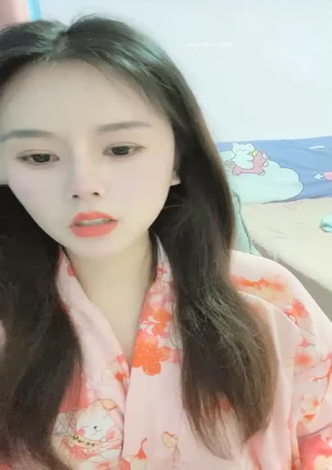 新美女主播【默默尔凡】开档黑丝诱惑 超敏感跳蛋一碰阴蒂就喷了