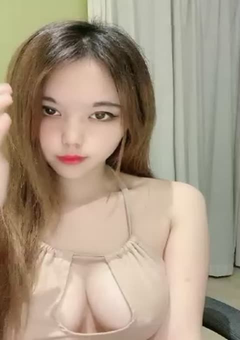 颜值颇高御姐范妹子，粉色乳头挺拔奶子，原生态粉穴，外阴毛毛好多