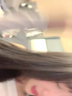 九分超高颜值19岁美少女，偶像明星级别颜值，道具插逼淫水横流美极了