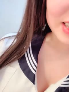高颜值20岁，活力美少女，学生制服，卡哇伊内衣，掏出粉嫩大奶子揉捏，拨开内裤双指猛扣骚穴