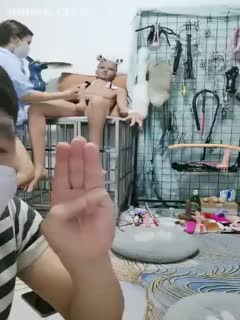 调教俩妹子，双头龙壹起享用，各种道具应有尽有