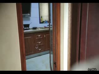 厨房做饭被扒光，后入良家小少妇