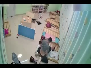 震惊校园事件歹徒冲进校园一顿乱砸强暴幼师 太无法无天了