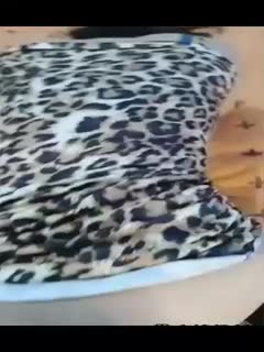今天老婆漂亮哦穿豹纹连衣裙下班堵在门口