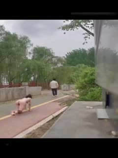 18岁女奴学生开门做爱