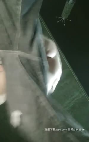 網紅臉大奶妹子夜晚和炮友戶外啪啪，撥開短褲舔逼站立後入