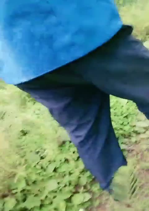 爆乳美少妇勾搭田里除草大爷，草还没除完就被叫来干穴太过分了田里老汉腰杆子就是硬爆干少妇求饶