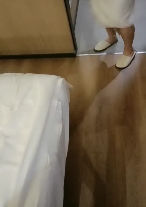三线嫩模_05-28微信约帅哥
