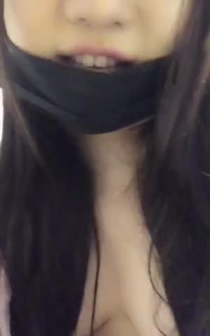毛毛比較多身材豐滿妹子床上自摸逼逼振動棒抽插肛塞道具雙洞齊插很是誘惑不要錯過