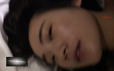 “出了好多水快点我要射进来抱紧我我也要射了”对白淫荡外表文静内心超淫荡大学生美乳妹与男友啪啪高潮叫的爽