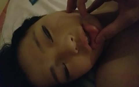 98年天然小仙女，清纯脱俗大长腿，肉丝换装，颜射，强行口交，各种高端Play都有，高清1080P原版无水印,附图79P