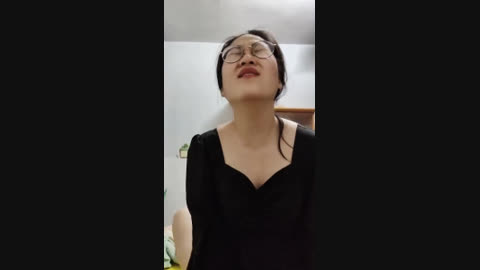 戴眼镜 高学历反差人妻同事 骑乘有点骚