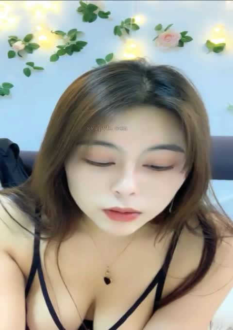 风韵成熟御姐【佳瑶】巨乳嫩鲍鱼，放着邓丽君的歌翩翩起舞，爱到浓时想紫薇，震得湿哒哒淫穴流水！