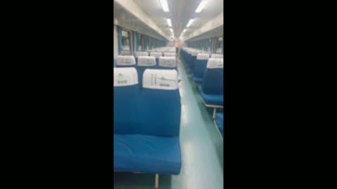 [原创] 完整版 真实 在火车厕所里来一发