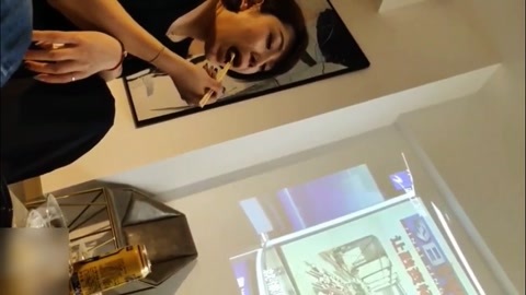 老公面前好媳妇 背后骚母狗 和情夫在办公室操内射