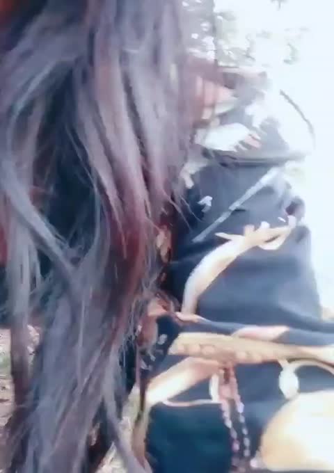 爆乳美娇娘暴露穿搭勾引景区护园小哥，如饿狼扑食见臀就顶、见奶就抓、见口就插抱起来操爆菊潮吹腰好肾也好