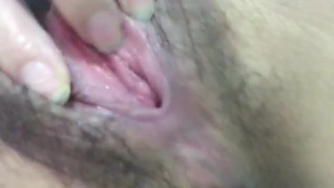 妹子自慰到高潮淫叫不已