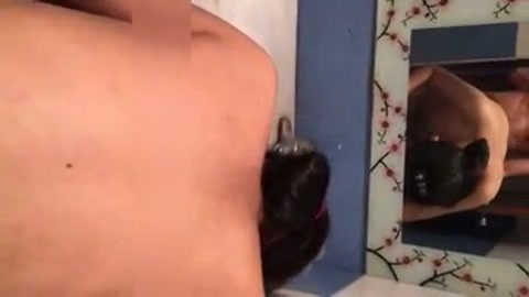 厕所后入高x小骚逼