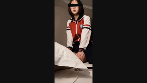 高x反差婊刚放假穿着校服上位