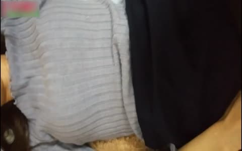 高挑氣質的美女保險員爲了業績出租屋私會客戶敏感又騷內褲還沒脫就濕透了幹的淫叫不止地上噴了一大片水