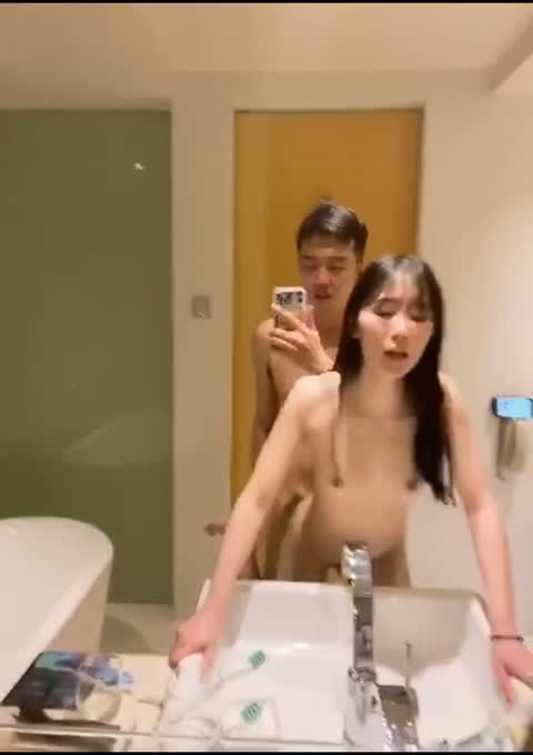 和极品身材的女友在全景落地窗前打炮露脸完整版
