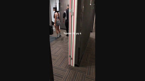 楼梯露出勾引路人