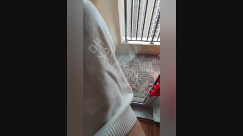[原创] “对面的人看到了 一个小区会碰到的”陌陌约的少妇在她家阳台露天后入