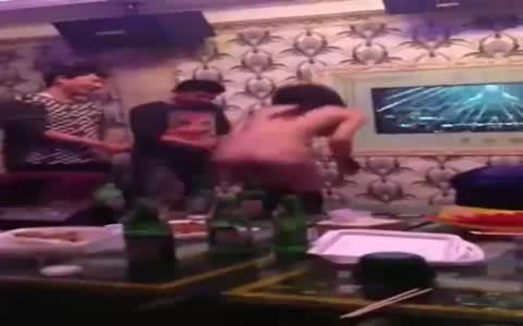 包房里挑人，选中开房全飞混插