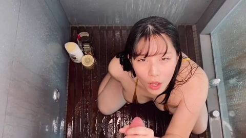 美女嫩模穿着比基尼淋浴口交 解放挤逼吐舌呻吟表情好骚好诱惑 下
