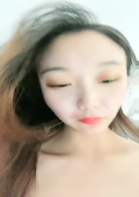 风骚少妇酒店勾搭按摩技师，享受精油揉奶服务主动撩骚大鸡巴，开档黑丝给小哥口交，被大鸡巴无情抽插浪叫