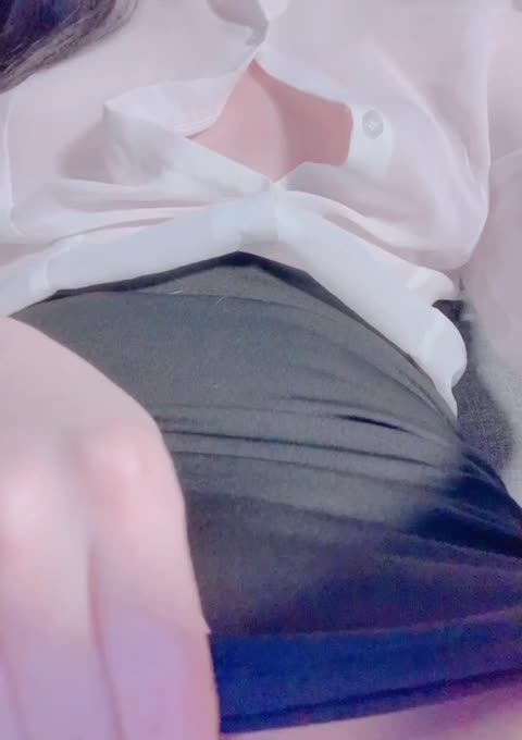 白皙粉嫩网红美少女【里有】黑丝制服女秘书淫语挑逗揉弄鲜嫩迷人的肉蚌疯狂潮吹吐水娇艳欲滴