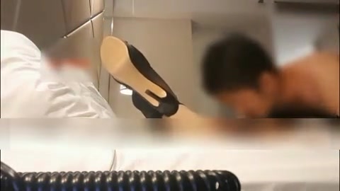舔黑丝骚女的B 受不了了