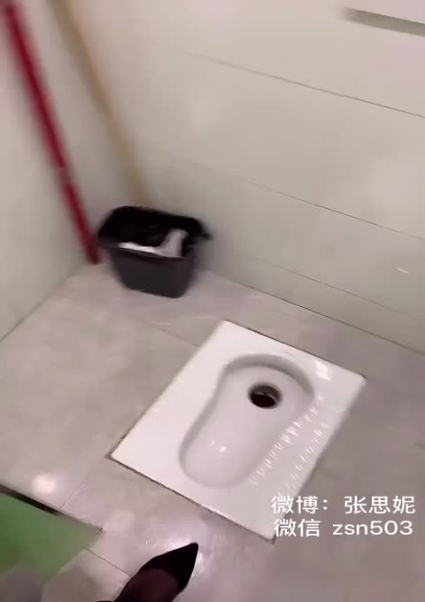 肤白貌美的TS张思妮商场无内露出仙女棒女厕自摸高潮透出丝袜射好多