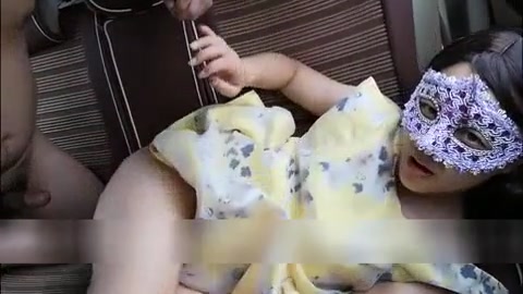 车停路边玩车震 油腻大叔年轻小少妇1