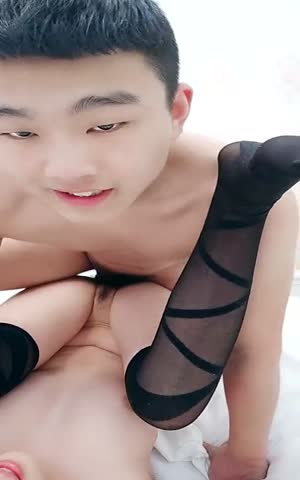 00后大奶妹，情趣制服，上位骑乘，大奶乱晃掰穴特写2