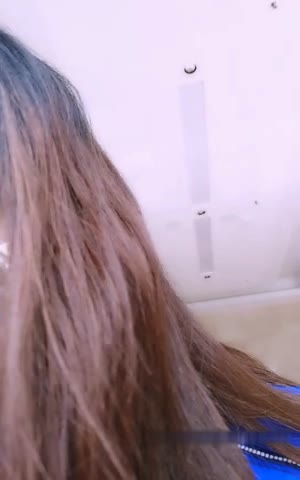 小姐姐平台美女主播小泡泡戶外戶外直播塞著跳蛋到處走各種姿勢發騷掰開小穴很是誘人