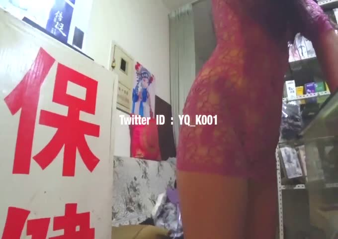 推特大神YQ-K近期新作疫情后逛情趣内衣店直接在里面试穿穿着情趣内衣在户外露出自慰