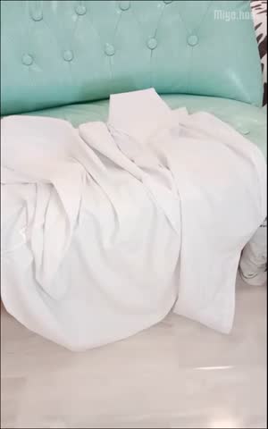 妖豔禦姐美少婦護士裝,觀音坐蓮,小臊茓被撐的好大,毛毛打理的格外別致