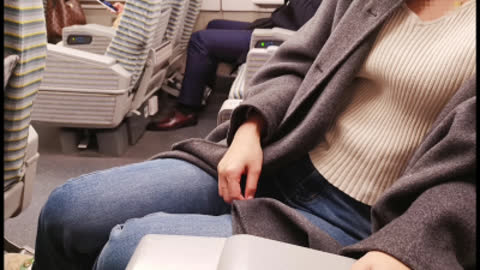 [原创] 高铁自拍露出 反差婊女神