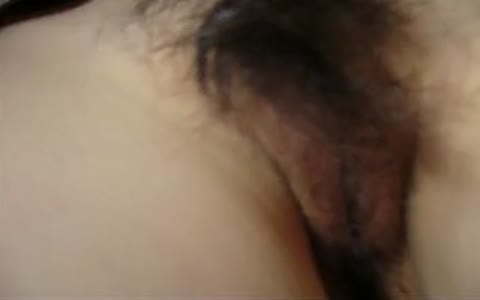 變態男趁妹子熟睡用手指摳B插菊花最後再撸管射他一臉美女醒了不會翻臉嗎
