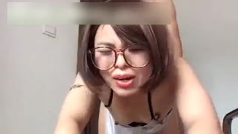 上海某公司已婚水蛇腰女会计偷情呻吟到 “好滑呀,”