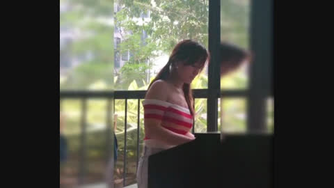 极品骚逼钢琴炮友 她说她在她老公面前都没这么骚
