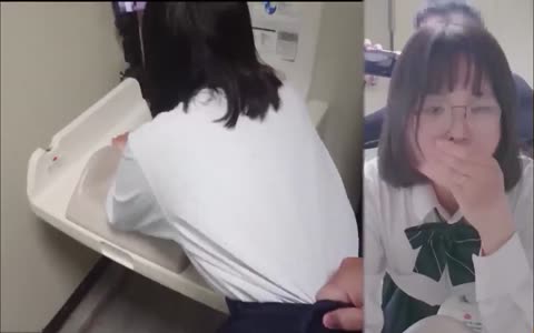 『岛国版百度云泄密流出』高校制服学妹和学长课间性福时光卫生间无套爆操制服学妹双视角自拍高清1080P版