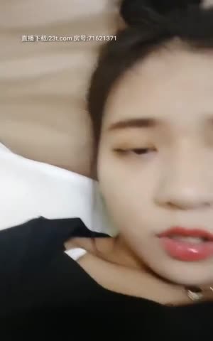 是你的楠楠長相清純萌妹和男友啪啪，按摩器先自慰口交上位騎乘