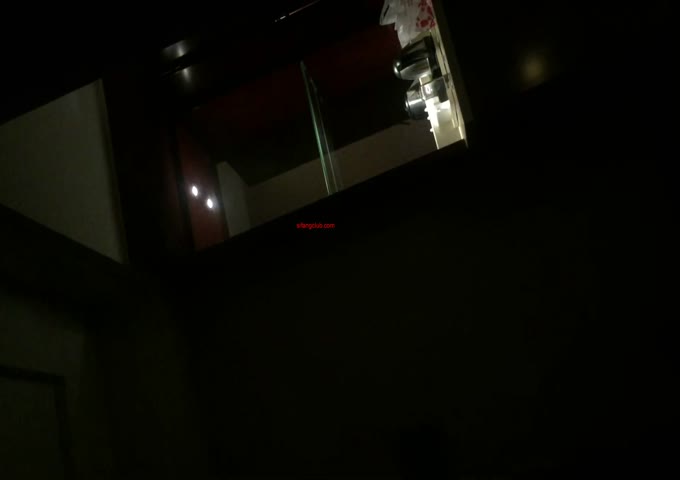 極品身材黑絲長腿妹紙被小帥哥迷暈一頓啪啪操一覺醒來渾然不知隨意操弄淩辱玩操