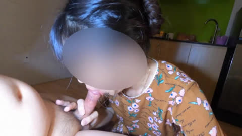[原创] 跟朋友老婆出去旅游 半夜敲门进来吃鸡巴1