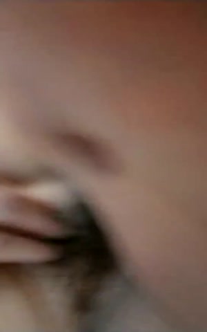 戶外小妮和炮友激情啪啪，換上網襪深喉口交呻吟動人