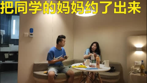 无套内射同学的麻麻老熟女坐地能吸土