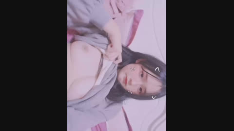 18岁刚成年的学妹自慰勾引我