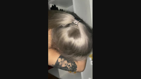 [原创]  小马日记 银色裤子配银色的头发 很好艹